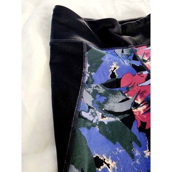 Patagonia - Women's Centered Crop Leggings Abstract Jungle - Size XS - Picture 8 of 10